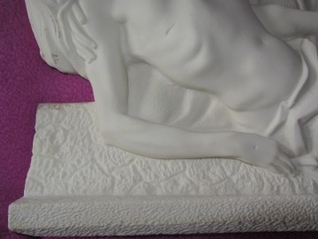 VIRGEN PIEDAD Plafón Marmolina Blanca 53x37x7 (4)